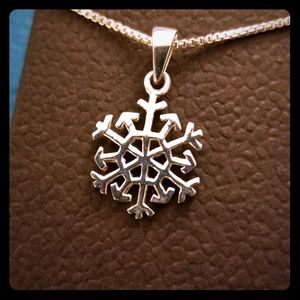 NWOT Sterling Silver Snowflake Necklace